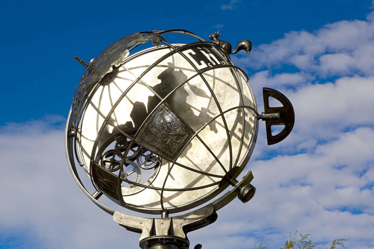 Скульптурная композиция «время когалыма». Часы когалым. Когалым центр города. Памятник часов вид сверху. Часы когалым.